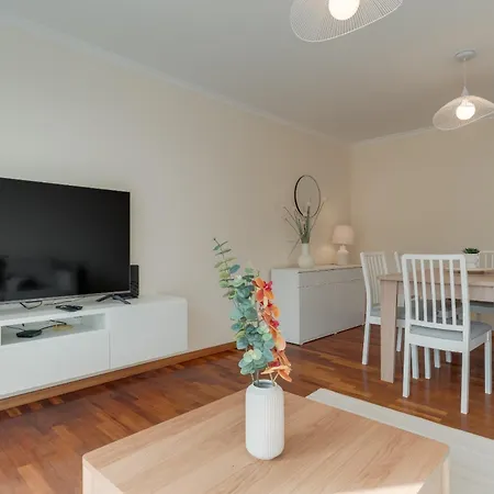 Nest * フンシャル